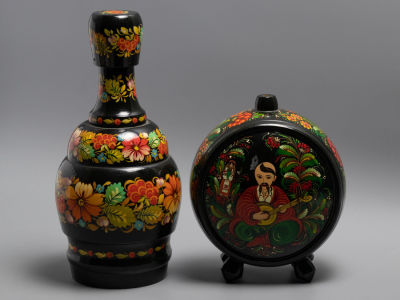 Петриковская роспись. Куманец и графин с крышкой. Авт. Н.Бородина, З.Й.Штаний. Украина 