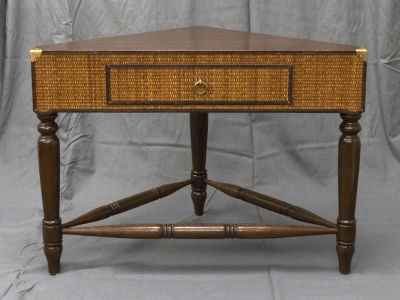 Угловой столик Borneo Collection. США. 1950-1960-е гг. Размер 70х70х67 см. 
Общие 