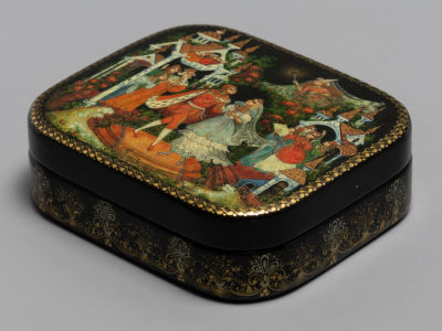 Лаковая миниатюра. Шкатулка &laquo;Золушка&raquo;. Палех. Авт. Н. Ларина. Папье-маше, роспись, лак. 2001 г. 