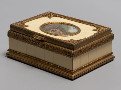 Шкатулка. Девушка и пастух. Слоновая кость, живопись, латунь, бархат. Западная Европа. Кон. XIXв. 