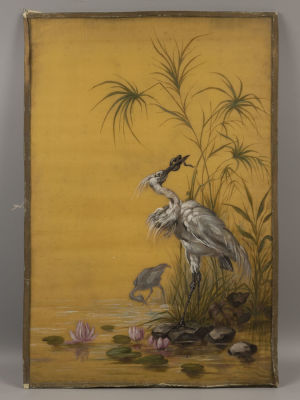 Авт. Оршанская Н. Цапля. Акварель на шелке под стеклом. Начало ХХ в. Размер 52,5х32,8 см. 
Края 