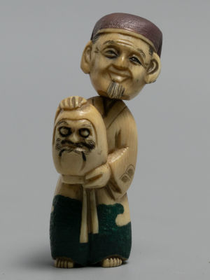 Нэцкэ-болванчик. Японец с головой в руках. Слоновая кость, цветная тонировка, резьба. Подпись 