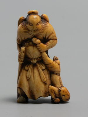 Нэцкэ. Самурай с тигром. Слоновая кость, резьба. Япония. Кон. XIX в. Размер 62х35х18 мм. 
Общее 