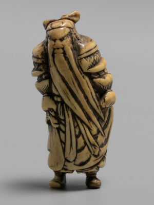 Нэцкэ. Бисямонтен. Самурай с длинной бородой. Слоновая кость, резьба. Япония. Кон. XIX в. Размер 