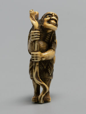 Нэцкэ. Японец с кривым посохом и тыквенной бутылкой. Слоновая кость, резьба. Япония. Кон. XIX в.. 