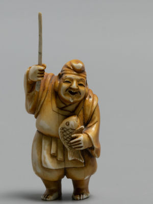 Нэцкэ. Рыбак. Японец с удочкой и рыбой. Слоновая кость, резьба. Япония. Кон. XIX в. Размер 