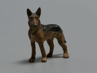 Венская бронза. Овчарка стоящая. Австрия, Вена. XIX в. Размер 54х44х15 мм. Без подставки. Есть 