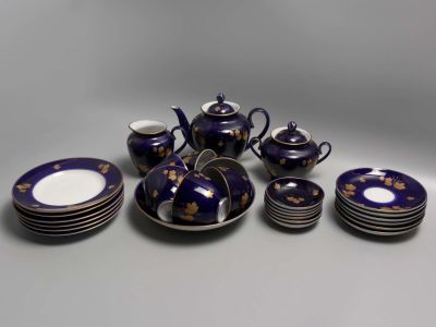 Авт. Л.И.Лебединская. Чайный сервиз. Кленовый лист. Фарфор, роспись. ЛФЗ. 1960-е гг. Чайник 