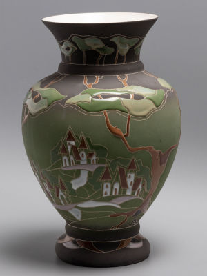 Ваза. Деревенский пейзаж (зеленый фон). Керамика, эмаль. Польша (?) Вторая пол. XX в. Размер 