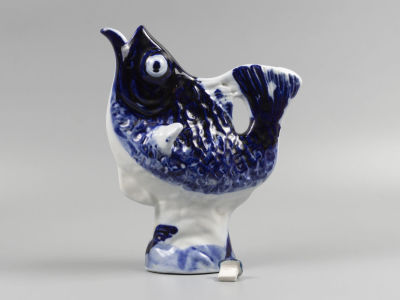 Авт. Щекатихина-Потоцкая А.В. Фарфоровый графин Рыба. Фарфор, кобальт. ЛФЗ. 1946-1949-е гг. Разм 
