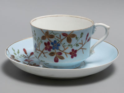 Чайная пара. Фарфор. Кузнецов. 1891-1917-е гг. Размеры: чашка высота 5,5 см., диаметр 8 см.; 