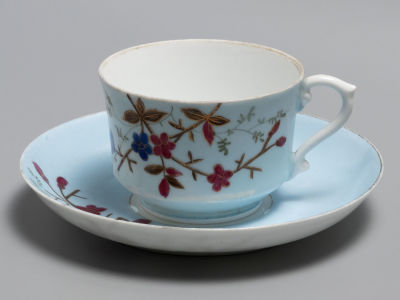 Чайная пара. Фарфор, Кузнецов. 1891-1917-е гг. Размеры: чашка высота 5,5 см., диаметр 8 см.; 