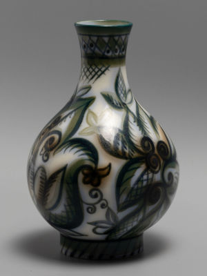 Авт. В.М.Городецкий. Ваза. Фарфор. ЛФЗ 1960-е гг. Размер: высота 17,5 см., наибольший диаметр 