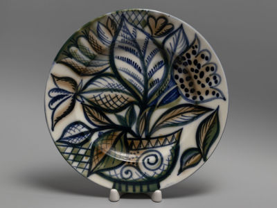 Авт. В.М.Городецкий. Настенная тарелка. Фарфор. ЛФЗ. 1960-е гг. Диаметр 24 см. Клеймо на 