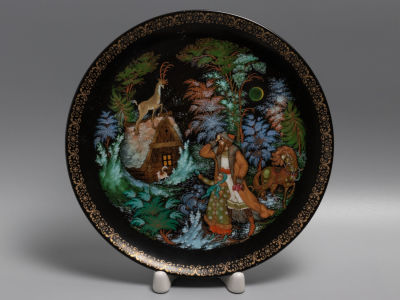 Авт. Адиянов С. Декоративная тарелка. По мотивам сказки &laquo;Серебряное копытце&raquo;. Фарфор, деколь 