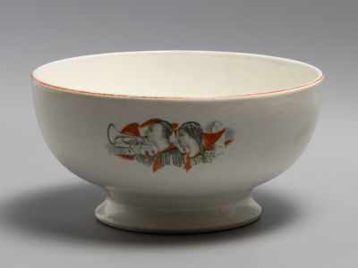 Миска. Пионеры. Фарфор. Всеукртрест. УССР 1920-е гг. Размер: высота 10 см., диаметр 19,8 см. 