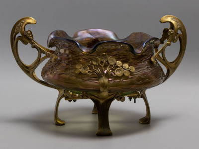 Модерн, Ар-Нуво. Ваза. Карнавальное стекло с эффектом кракле в латунной оправе. Западная 