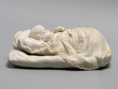 Младенец (Наше современное дите). Бисквитный фарфор Нач. ХХ.в. Размер 8,5х14,3х4,7 см. В тесте 