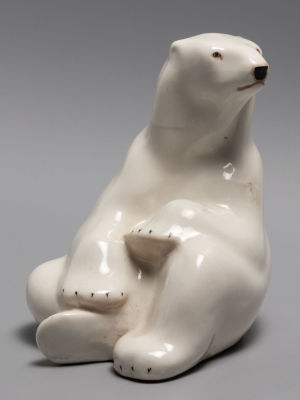 Белый медведь, сидящий. Фарфор. ЛФЗ. 1936-1940-е гг. Размер 12х11,3х9,1 см. Клеймо на донышке. 
