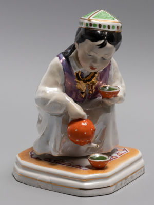 Авт.ск. О.М. Богданова. &laquo;Девочка-узбечка с чайником&raquo;. Статуэтка. Фарфор. Дулевский фарфоровый 