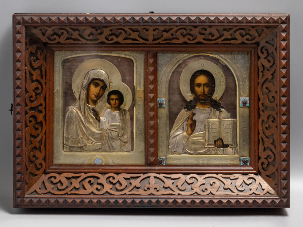 Иконы венчальные. Казанская БМ. Господь Вседержитель. В киоте. Оклад серебро 84 пр., эмаль. 