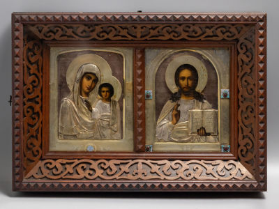 Иконы венчальные. Казанская БМ. Господь Вседержитель. В киоте. Оклад серебро 84 пр., эмаль. 