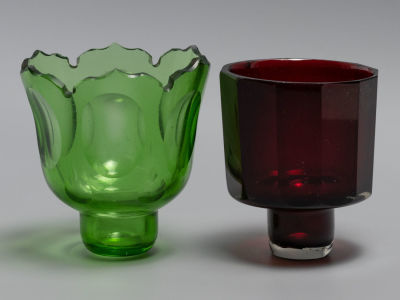 Лампадки (2 шт.) зеленое стекло и бордовое стекло. Кон. XIX – нач. XX в. Размер: зеленая высота 