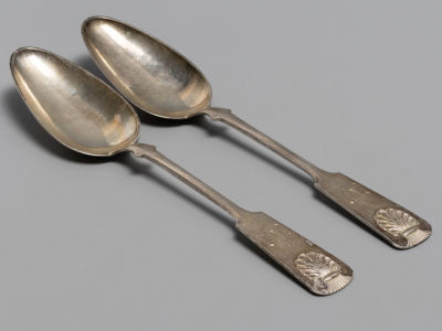 Столовые ложки. 2 шт. Монограмма АР. Серебро 813 пр. общий вес 107,9 гамм (53,2 гр. и 54,6 гр.) 