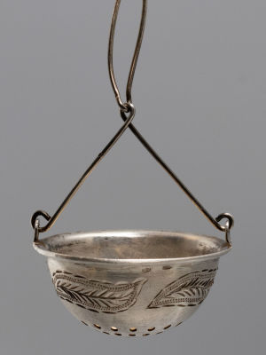 Ситечко. Серебро. 999 пр. 19 гр. Именник ЗЗИЭ. Прикаспийское управление пробирного надзора г. 