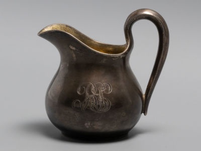 Сазиков. Сливочник с вензелем. Серебро 84 пр. Российская империя 1873 г. 159 гр. Высота с 