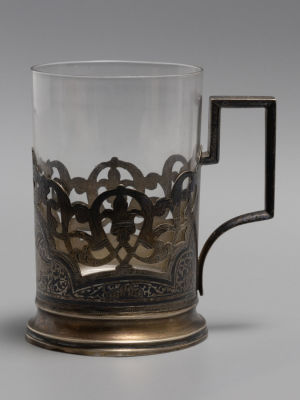 Подстаканник со стаканом Стекло, серебро 875 пр., вес подстаканника 94,4 гр. 1927-1955-е гг. Раз 