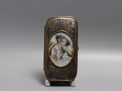 Сигаретница с женским изображением на кости. Металл, серебро (830 пр.), кость, живопись, кожа. 