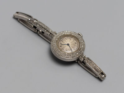 Часы женские с браслетом. Платина (900 пр), серебро (925 пр.), общий вес 35,8 гр. Алмазы. 