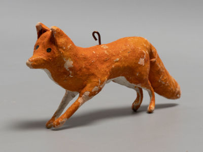 Елочная игрушка. Лиса. Вата, папье-маше, роспись. СССР. 1950-е гг. Размер 13х6х2,5 см. 
Общее 