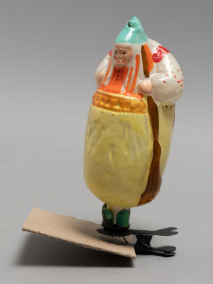 Елочная игрушка. &laquo;Баба-Яга в ступе&raquo;. Стекло, роспись. Артель &laquo;Культигрушка&raquo;. СССР. 1950–1960-е гг.