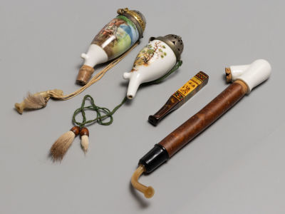 Курительные трубки и мундштук. Дерево, фарфор. ХХ в. Размеры: трубка длина 17,3 см.; трубка 