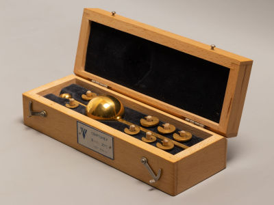 Спиртомер в оригинальной коробке. ГОСТ 3638-53. СССР. 1950-е гг. Размер коробки 21х7.5х5.5 см. 