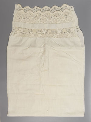 Рушник. Бязь. Обвяз крючком, мережка. Инициалы ЗБ. Нач. ХХ в. Размеры 202х42 
Есть 