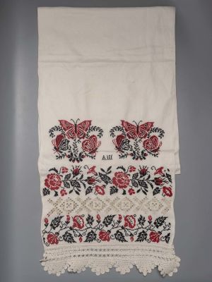 Рушник свадебный &laquo;Бабочки&raquo;. Лен, вышивка. Чернигов, Украина. 1890-е гг. Размер 266х42 см. 