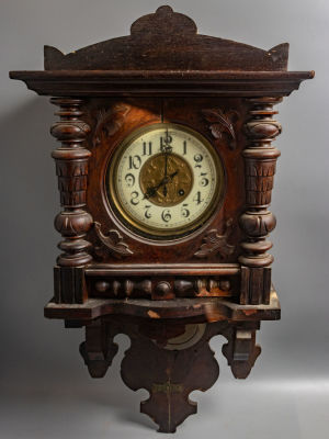 Часы настенные. Модерн. "VFU Universal". "Gustav Becker". Фрайбург Германия. (сейчас - 