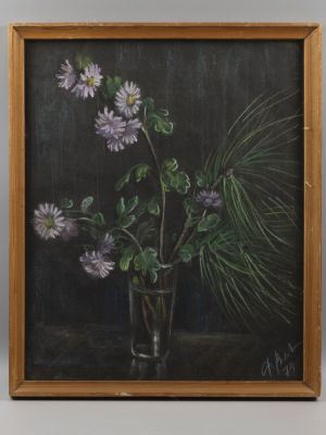Н\х. Цветы сиреневые ромашки. 1979. Бумага, пастель. Размер по раме 47,5х40 см. Внизу подпись 