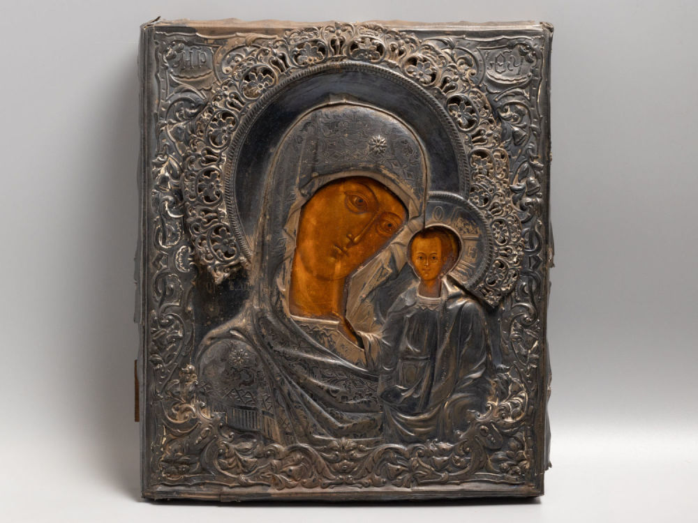 Икона. Богородица с младенцем. Оклад серебро 84 пр., вес 262,5 гр. Именник ИДБ. 1858 г. Размер 