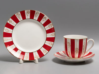 Чайная пара с пирожковой тарелкой. Красные полоски. Фарфор. ЛФЗ.1990-е гг. Размеры: чашка 