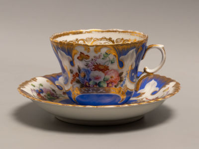 Чайная пара. Цветы. Кобальт, золото. Фарфор Гарднер. Середина XIX в. Размер чашки 6.5х9 см. 