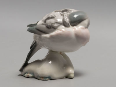 [Редкость!] Снегирь спящий. Статуэтка. Фарфор ЛЗФИ 1950-е гг. Высота 9 см. Подглазурная 