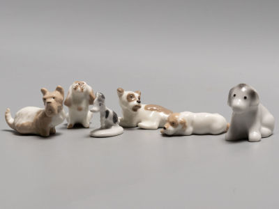 Миниатюрные статуэтки. Собаки (разных пород). 6 шт. Фарфор. ЛФЗ. 1960-е гг. Размеры: 5,5х2,5х4 