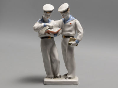Моряки (Нахимовцы). Статуэтка. Фарфор ЛФЗ. Первая пол. 1950-х гг. Высота 20 см. Клеймо на 