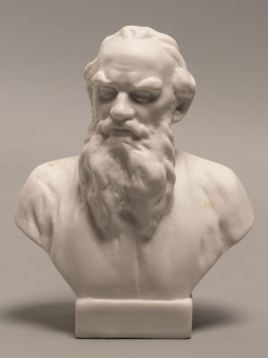 Граф Толстой Л.Н. Бюст. Авт. В. Сычев. Фарфор ГИКИ-ЛЗФИ 1950-е гг. Высота 11 см. Клеймо на 