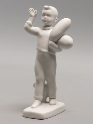Детская серия. Скульптор Столбова Г.С. &laquo;Мальчик с шариками&raquo; (&laquo;На парад&raquo;). Статуэтка. Фарфор 
