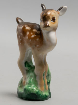 Ск. Е.Чарушин. &laquo;Олененок&raquo;.(Бемби) Статуэтка. Фарфор. ЛФЗ. 1950-е гг. Размер 9х5х3 см. Клеймо на 